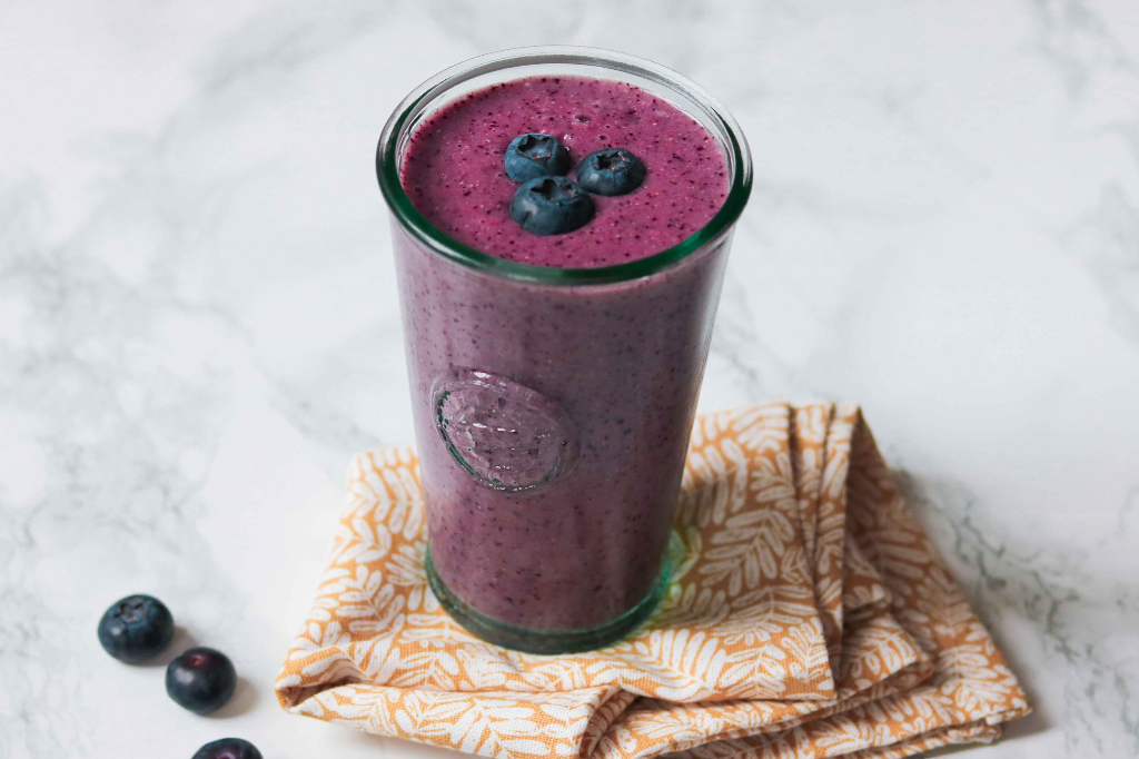 Antioxidant blueberry protein smoothie
